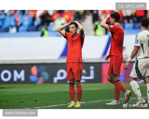 世界杯预选赛中国队逆袭获胜 展现强劲实力与团队协作精神