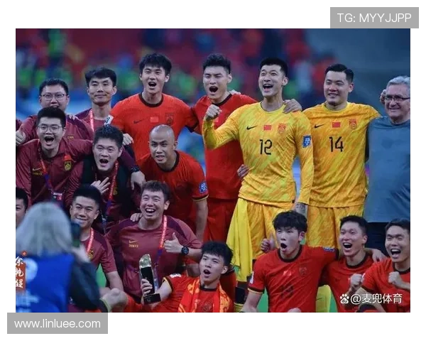 中国男足逆转夺冠全场热血沸腾年轻阵容展现拼搏精神震撼球迷