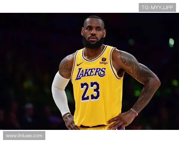 NBA最新动态：湖人队新援加盟 詹姆斯携手浓眉冲击总冠军