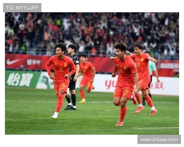 中国男足迎来世预赛关键战主帅调整阵容全力冲击十二强赛晋级席位