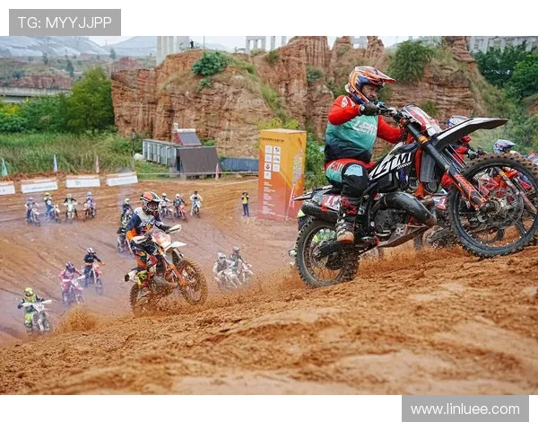 摩托车大奖赛最新动态：2025赛季赛事安排、车手转会与技术创新全面解析