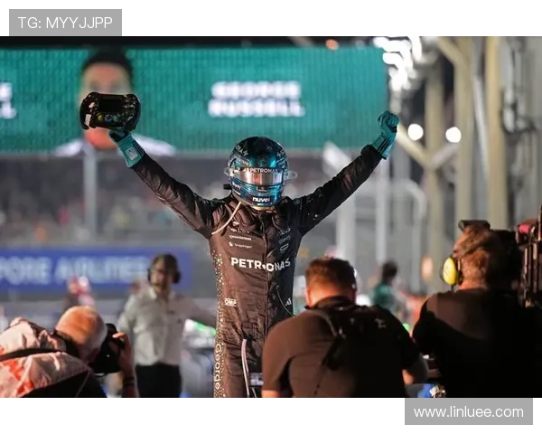 F1赛季最新动态:车队更换、技术革新与车手争夺战全解析 F1赛季最新动态:车队更换、技术革新与车手争夺战全解析